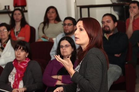 Académica de la Facultad de Química y Biología incorpora novedosa metodología internacional a su plan de estudios